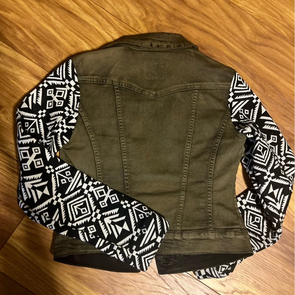 Jacket - Picture 3 of 4